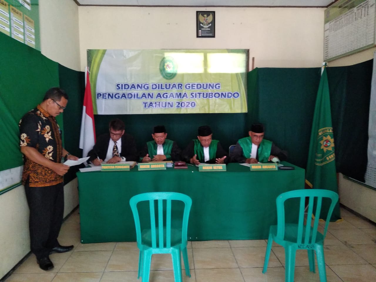sidang luar gedung