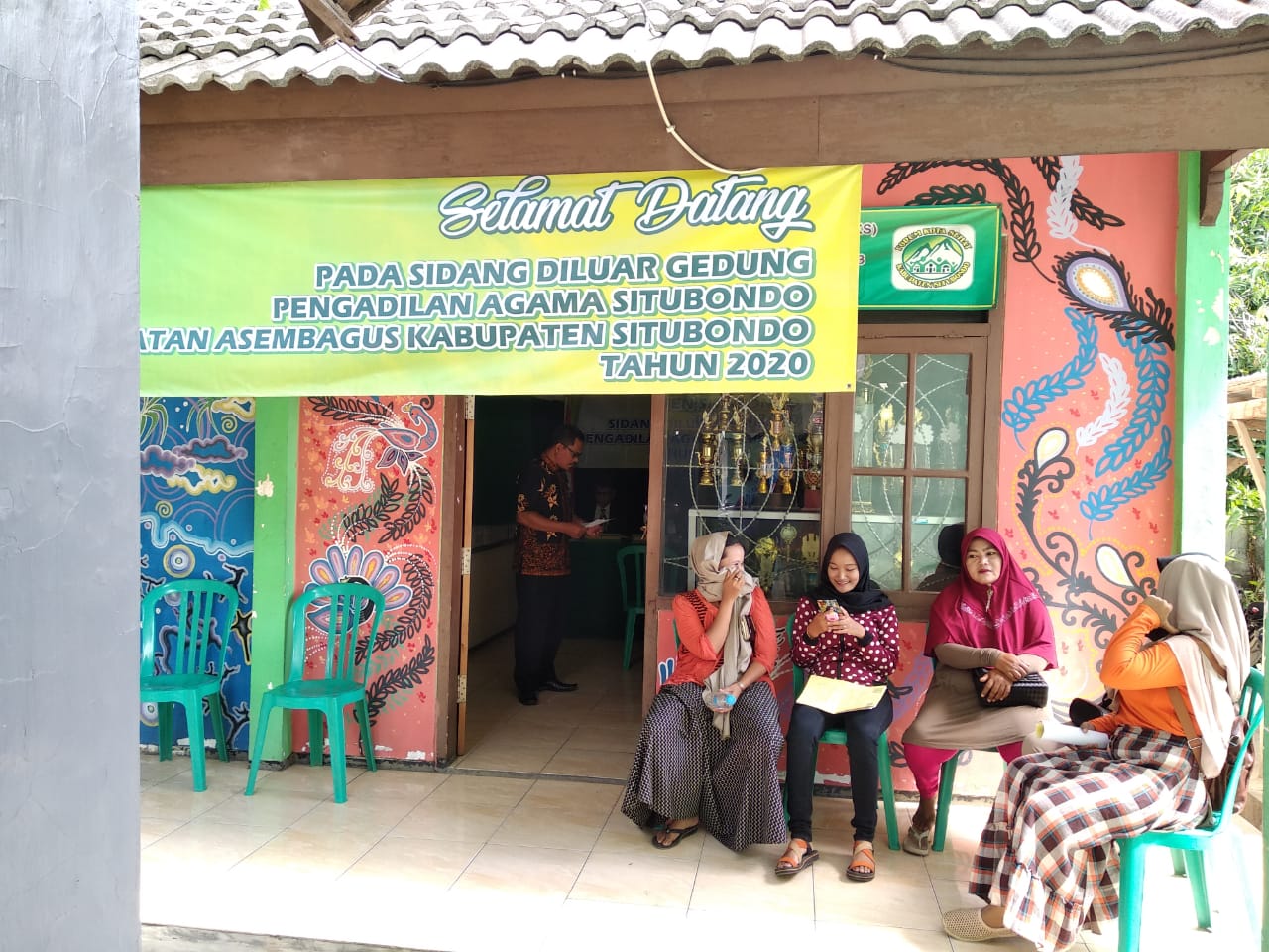 sidang luar gedung1