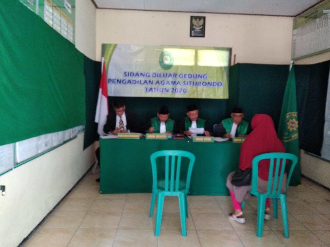 sidang luar gedung3