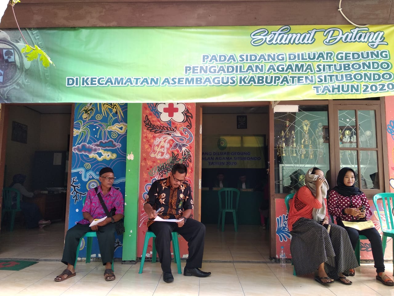 sidang luar gedung4